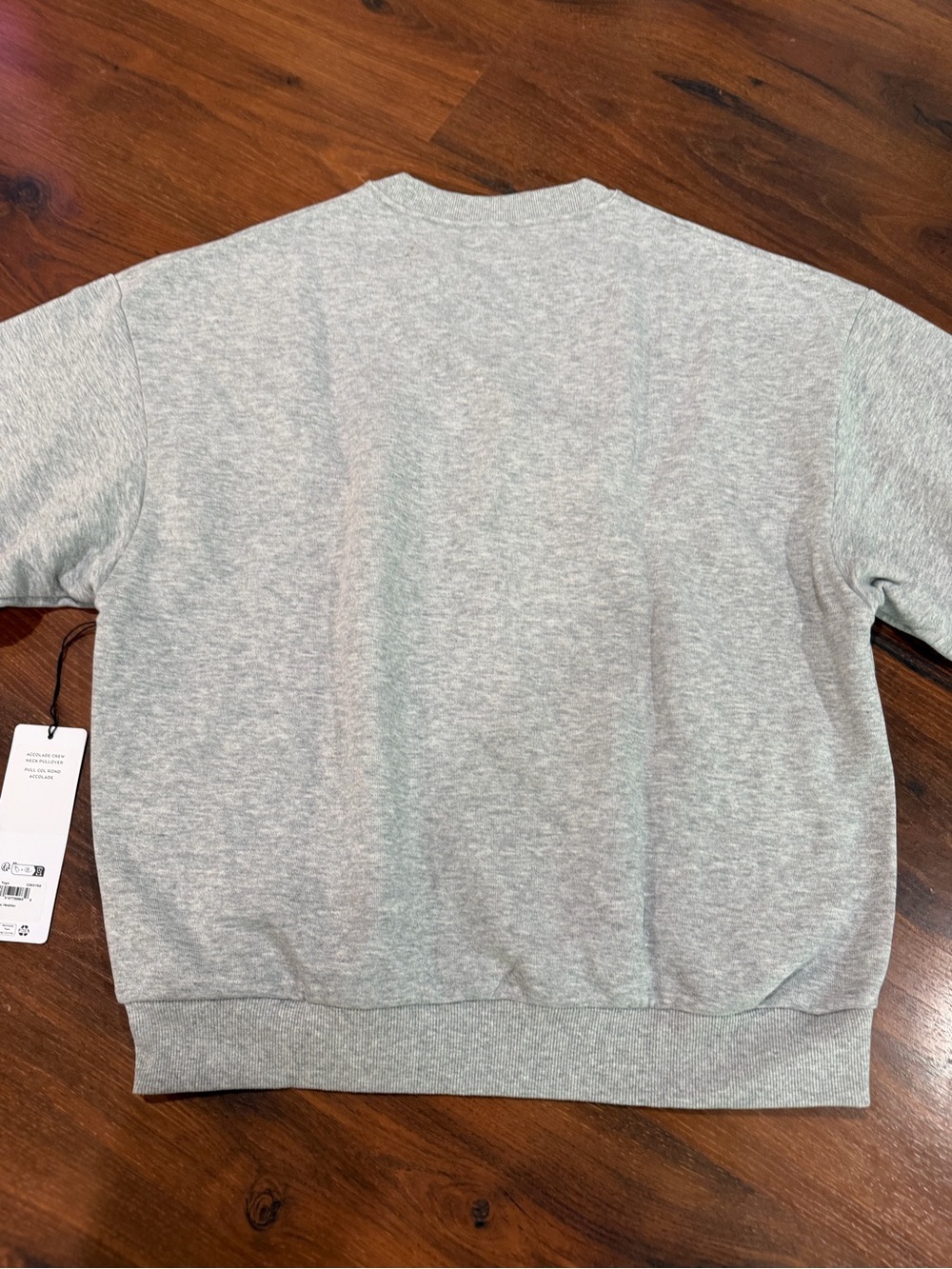 NWT Alo Yoga Accolade Crew Neck Pullover in Athletic Heather Grey, Size M - Picture 5 of 9